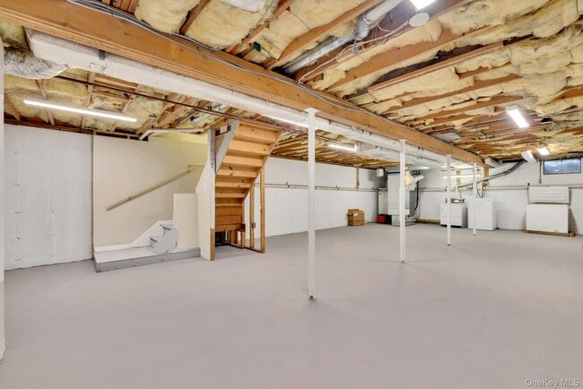 Building Photo - 2555 Youngs Ave