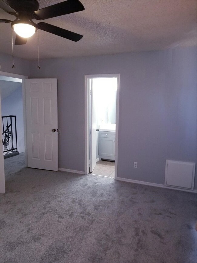 Building Photo - 8631 Valley Ledge Dr