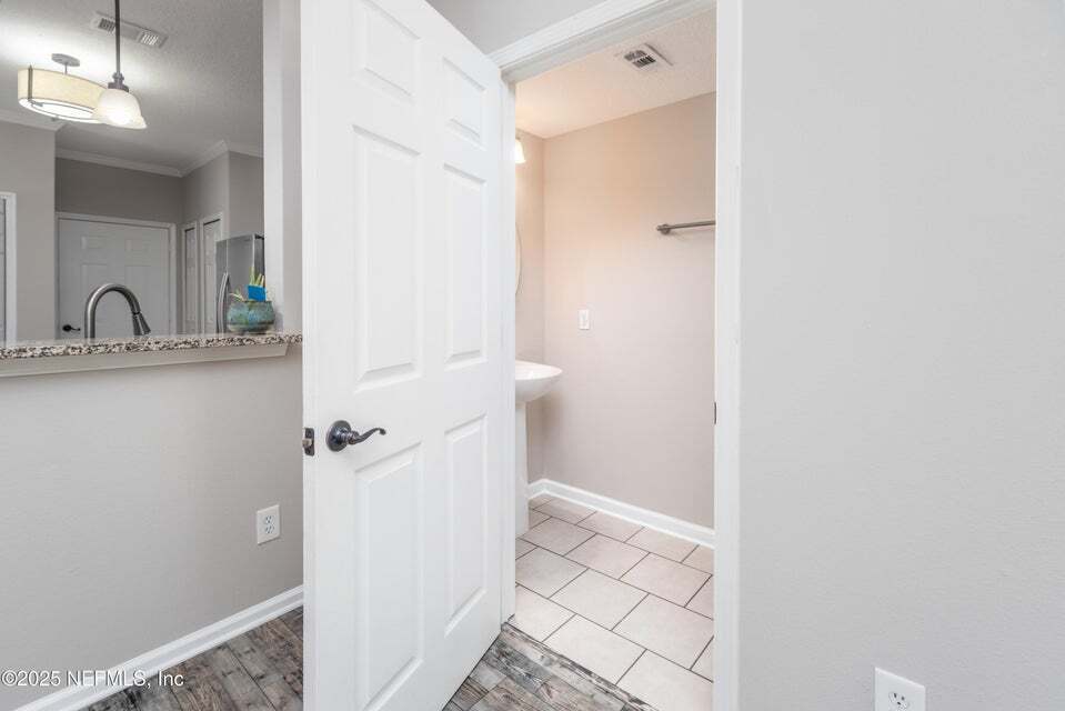 Building Photo - 230 Scrub Jay Dr