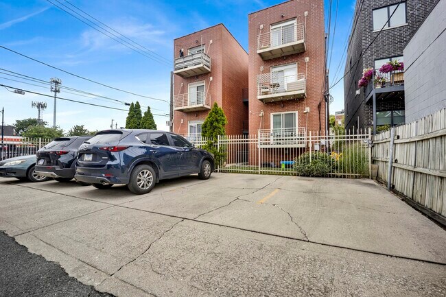 Building Photo - 1615 N Campbell Ave