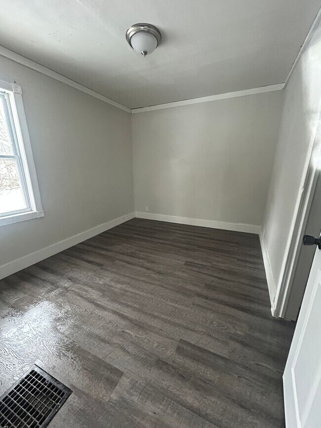 Building Photo - 1 bedroom 1 bath House