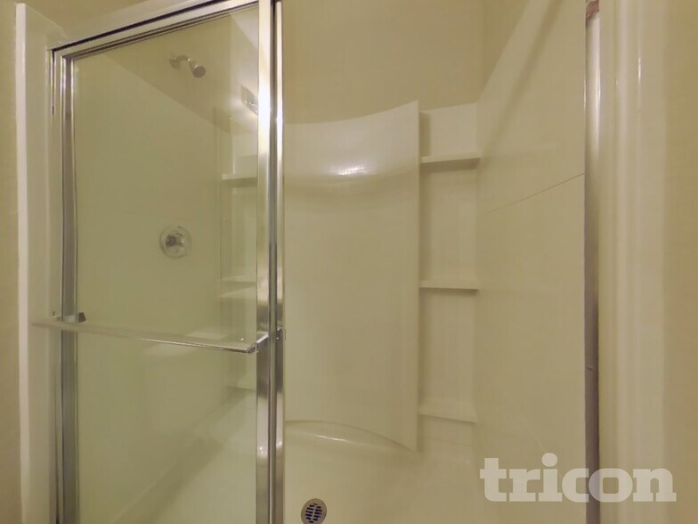 Building Photo - 2630 E Danbury Rd