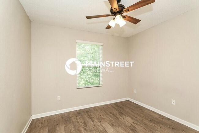 Building Photo - 3 Bedroom Pet-Friendly Home in Jacksonville, FL with Main Street Renewal