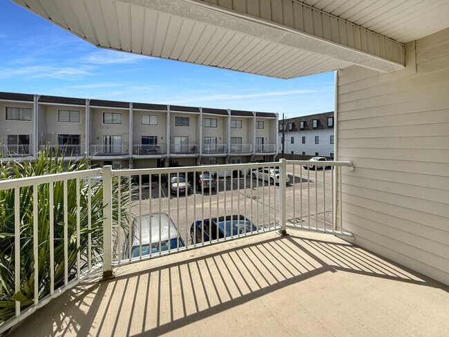 Building Photo - 3805 Houma Blvd