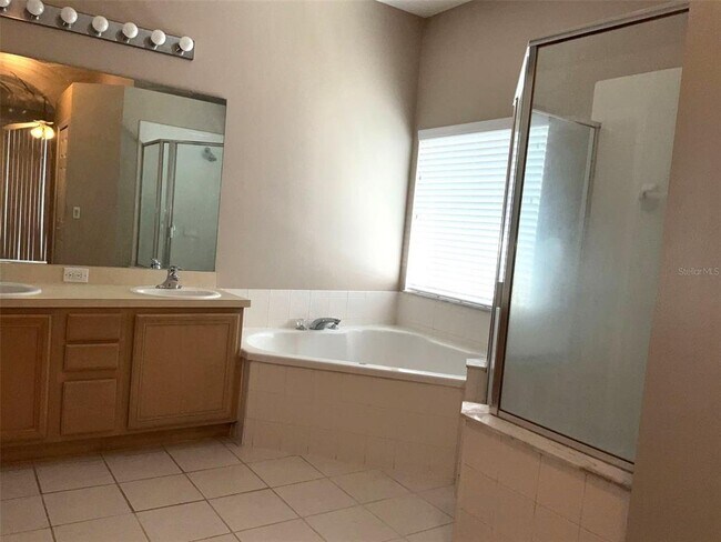 Building Photo - 1318 Lake Biscayne Way