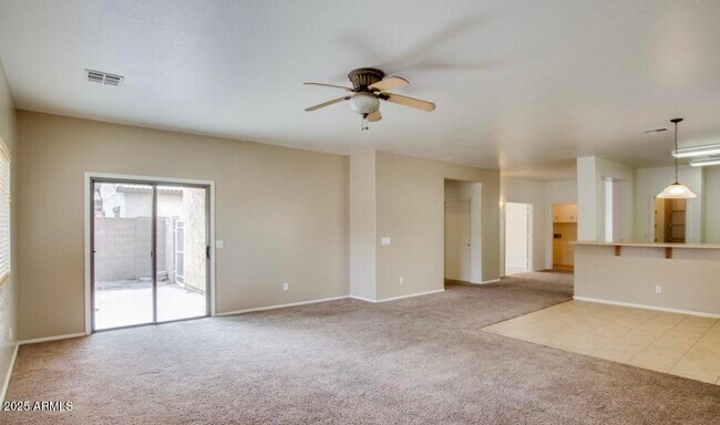 Building Photo - 388 E Palomino Way
