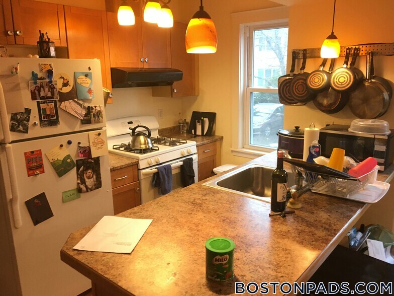 Building Photo - 28R Cherry St