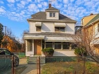 Building Photo - Comfortable & Convenient Cleveland Living