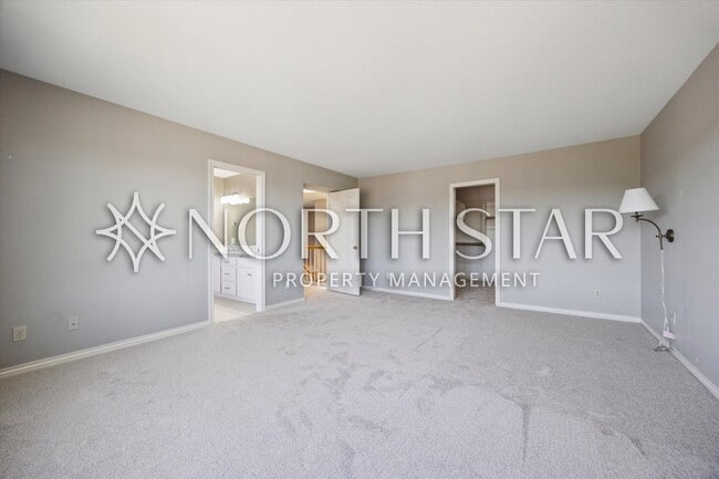 Building Photo - 2055 Ridge Pointe Dr
