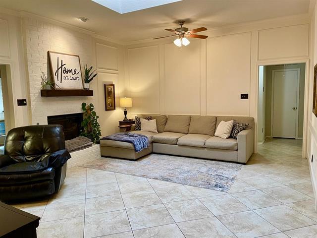 Building Photo - 124 Meadowglen Cir