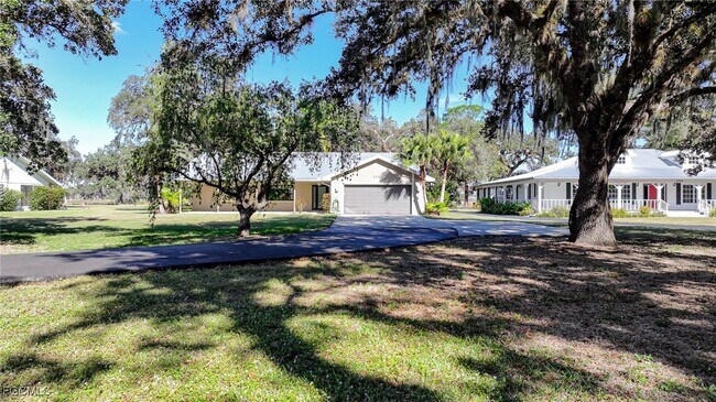 Building Photo - 1250 Riverbend Dr