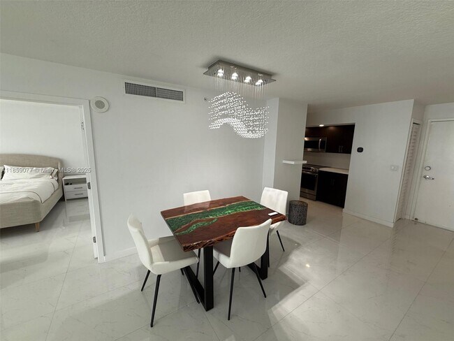 Building Photo - 6917 Collins Ave