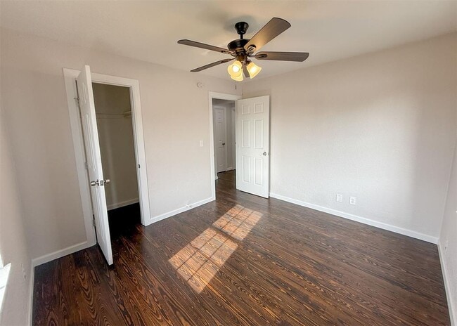 Building Photo - 203 W Dale St