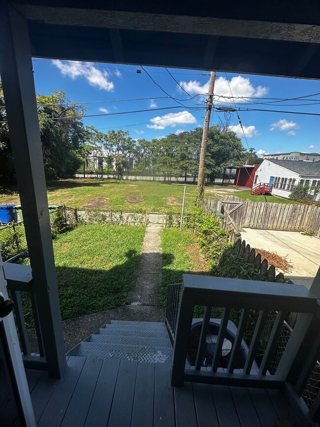 Building Photo - Beautiful newly renovated home in the Midd...