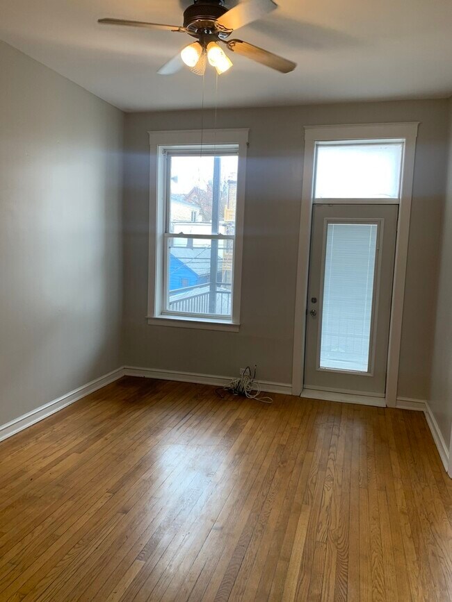 Building Photo - 858 N Ashland Ave