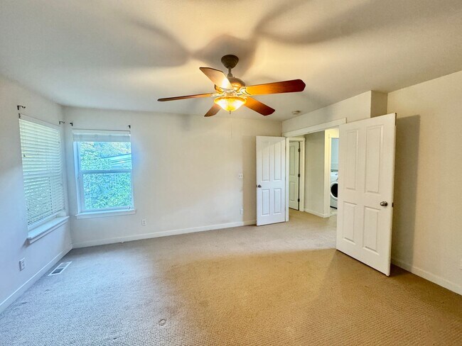 Building Photo - Sammamish Home.....