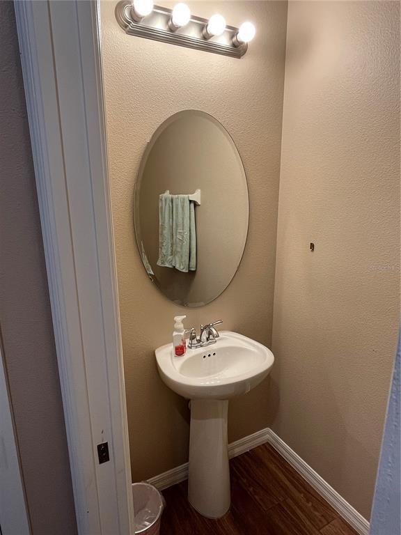 Building Photo - 3448 Current Ave