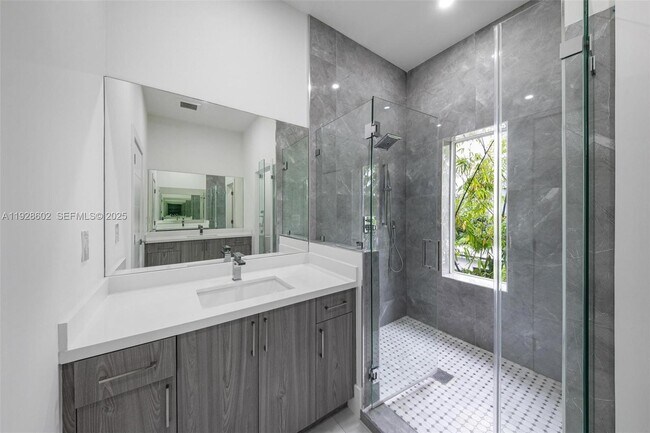 Building Photo - 3142 Carter St