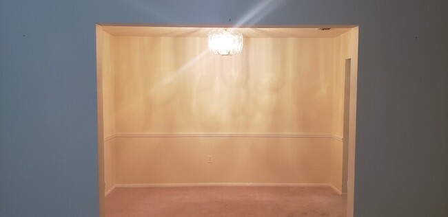 Building Photo - Gulf Gate Beauty