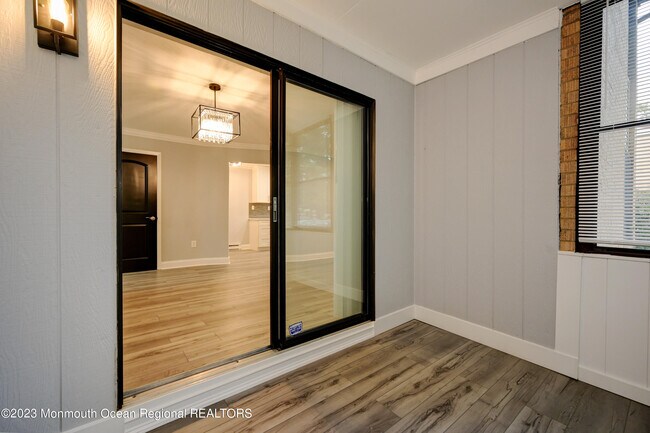 Building Photo - 58 Amberly Dr