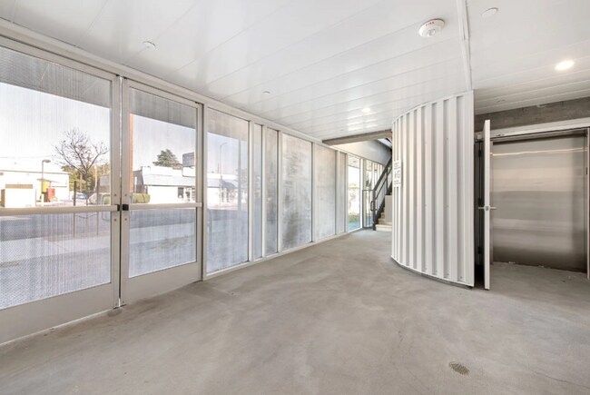 Building Photo - Modern Studio - Available NOW