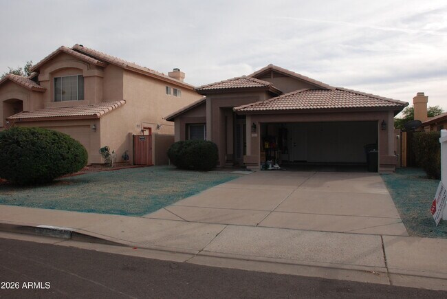 Building Photo - 249 W Grovers Ave