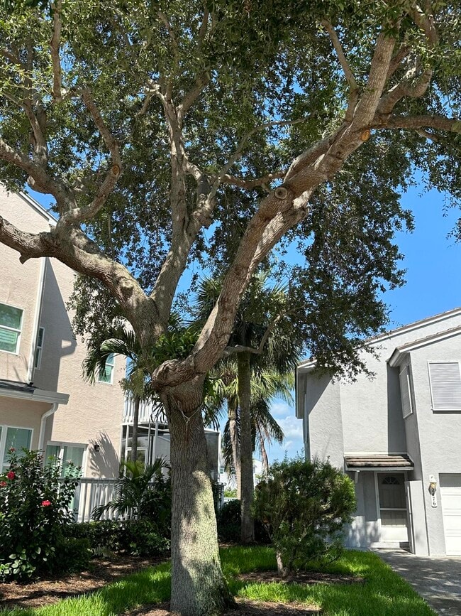 Building Photo - 2476 Harbour Cove Dr