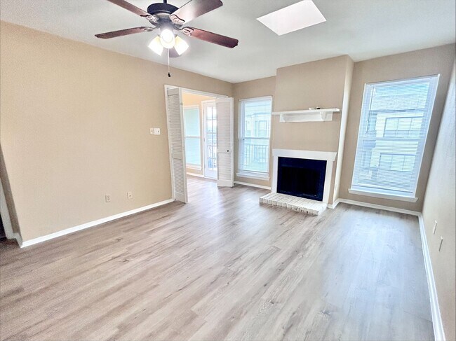 Building Photo - 18800 Egret Bay Blvd