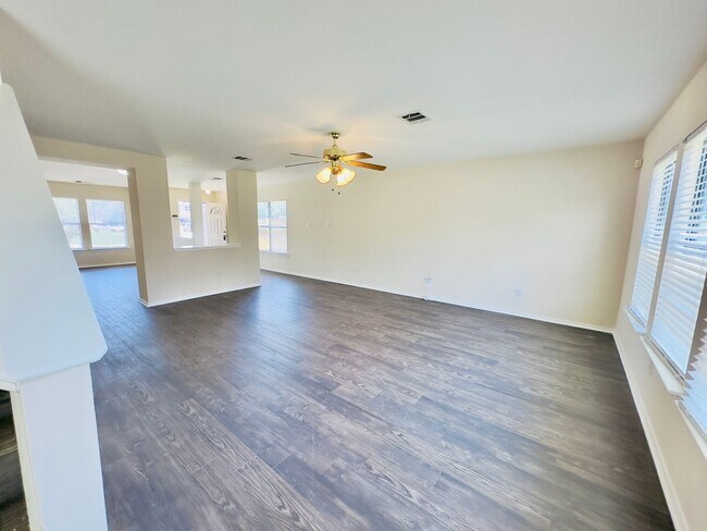 Building Photo - Spacious 4-Bedroom Home in Westwood – Lean...