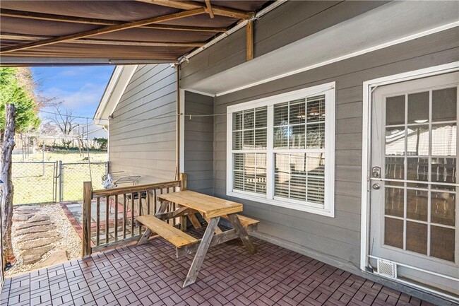 Building Photo - 2452 Inverloch Cir