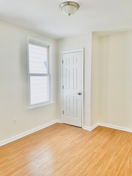 Building Photo - 157 N 16th St