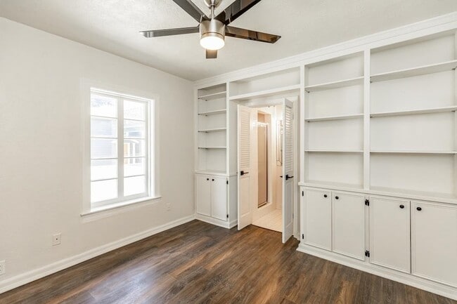 Building Photo - 118 N Caldwood Dr