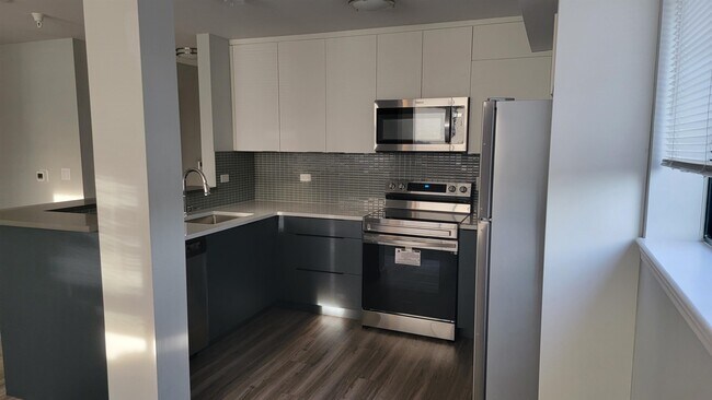 Building Photo - 160 Lafayette St