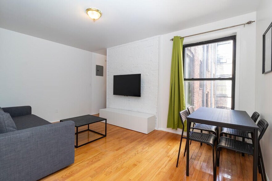 Building Photo - 334 E 96th St