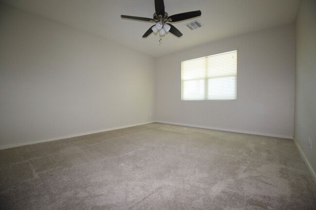 Building Photo - Impressive 4 bed 3 bath Circle Cross Home!