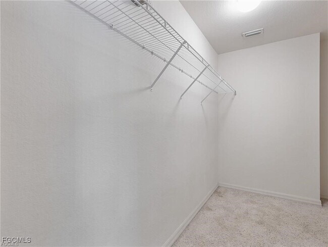 Building Photo - 10060 Lake Cove Dr