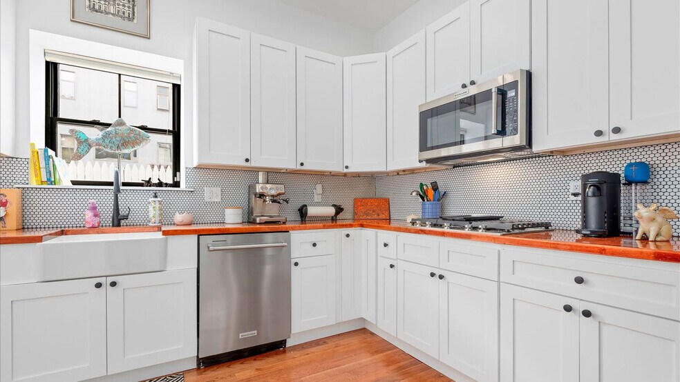 Building Photo - 416 Sepviva St