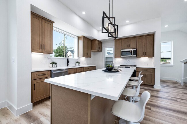 Building Photo - 3203 St Emanuel St