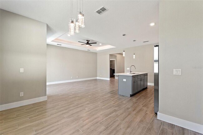 Building Photo - 326 Royal Palm Wy