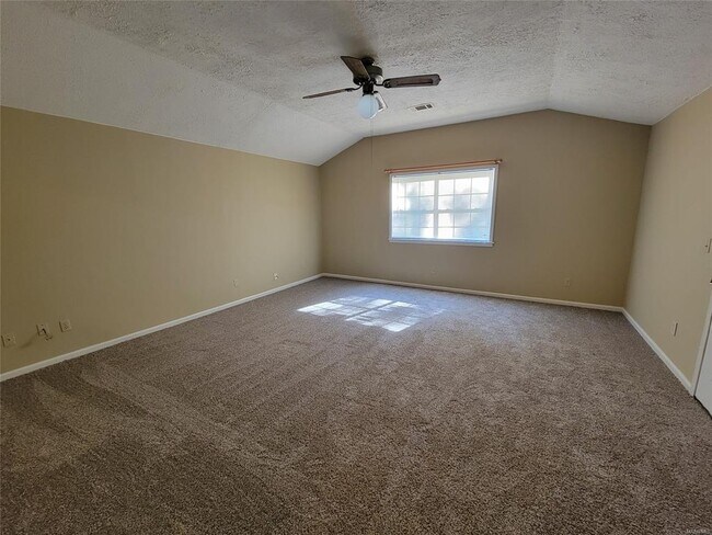 Building Photo - 1135 Lombard Dr