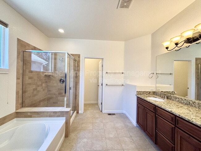 Building Photo - 12920 Vallejo Cir