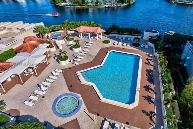 Building Photo - 20185 E Country Club Dr