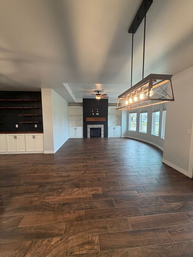 Building Photo - Community Pool - Lawn Care Included - Storm Shelter - Community Pool