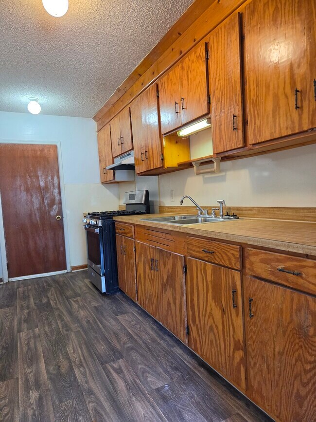 Building Photo - 2439 Yates Dr