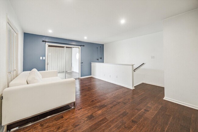 Building Photo - 2744 Briarhurst Dr