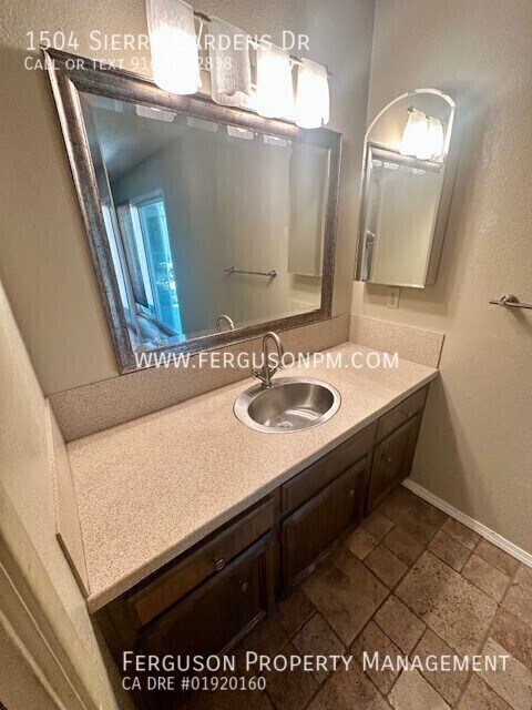 Building Photo - 1504 Sierra Gardens Dr