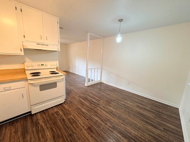 Building Photo - 1543 Coombs Dr