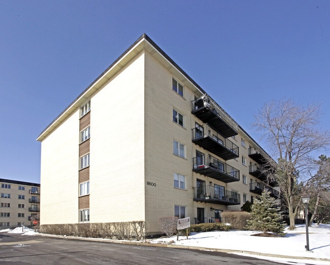 Building Photo - Grove Manor Condominiums