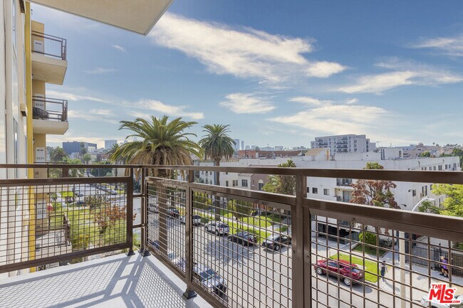 Building Photo - 2939 Leeward Ave