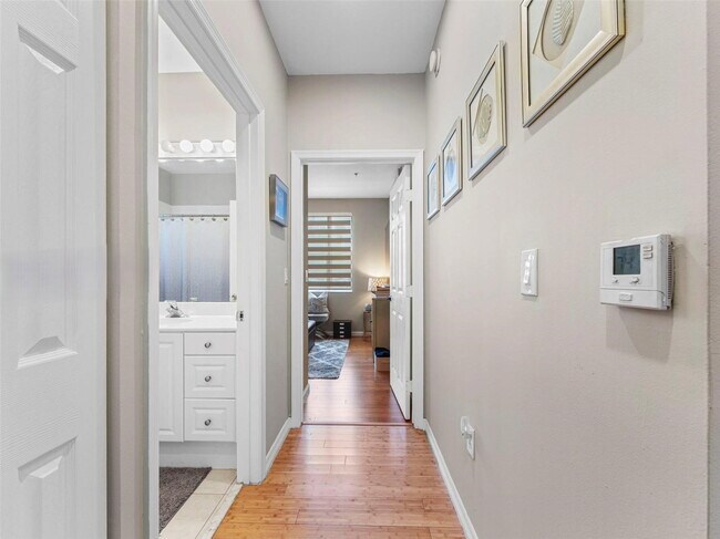 Building Photo - 4402 SW 160th Ave